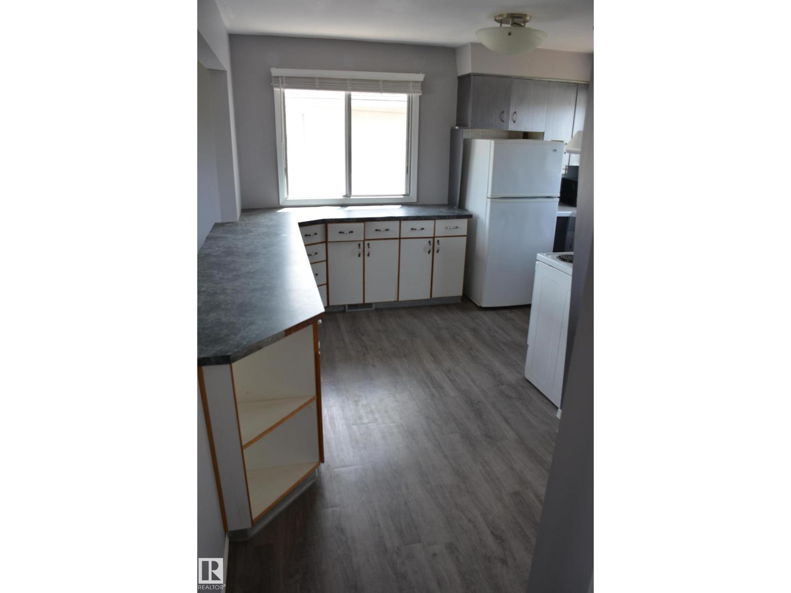 5506 56 St, Barrhead, Alberta  T7N 1C6 - Photo 10 - E4474397
