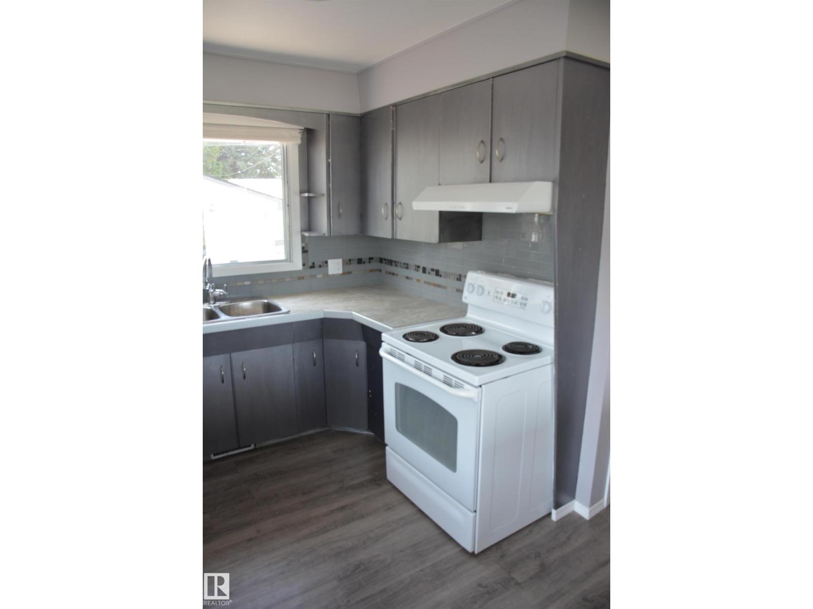 5506 56 St, Barrhead, Alberta  T7N 1C6 - Photo 12 - E4474397
