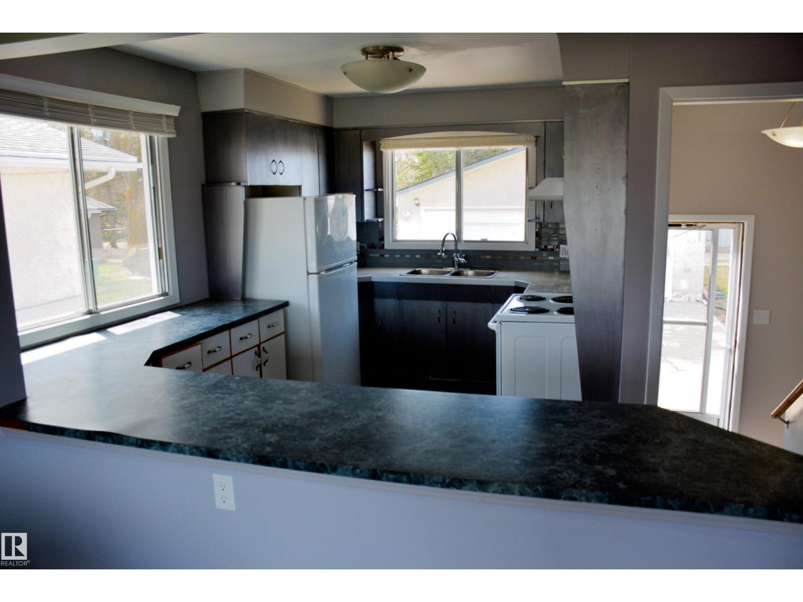 5506 56 St, Barrhead, Alberta  T7N 1C6 - Photo 6 - E4474397