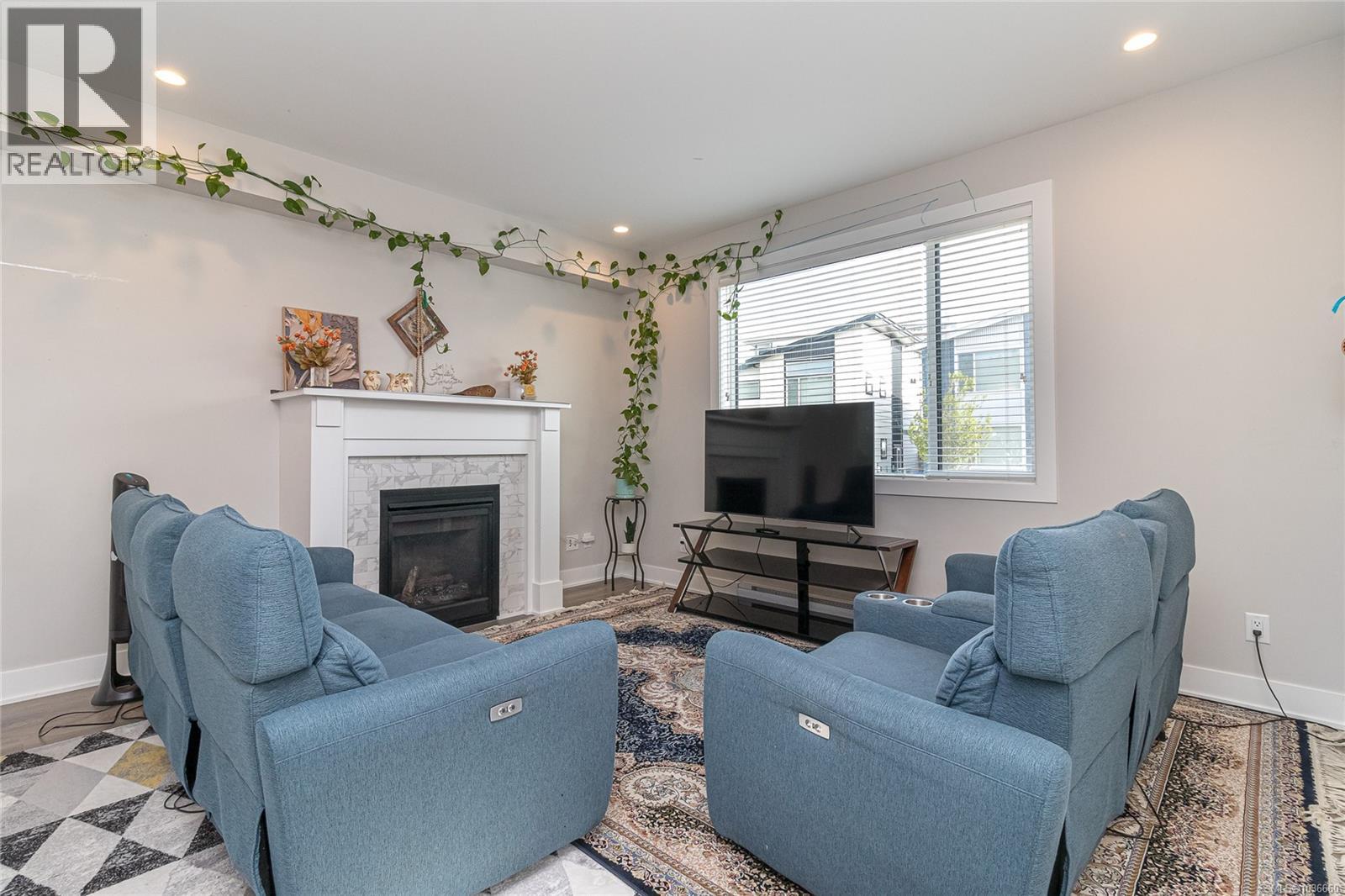 2716 Celestial Crt, Langford, British Columbia  V9B 3R6 - Photo 3 - 1036660