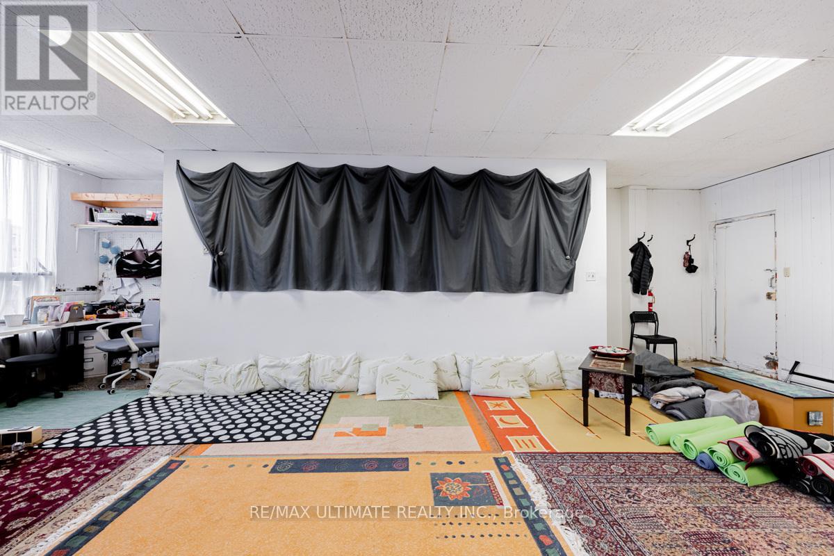 2nd Fl - 617a Bloor Street W, Toronto, Ontario  M6G 1K8 - Photo 10 - C13119434
