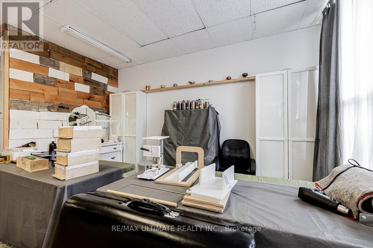 2nd Fl - 617a Bloor Street W, Toronto, Ontario  M6G 1K8 - Photo 16 - C13119434