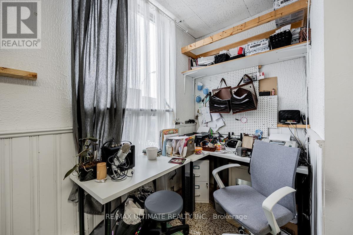 2nd Fl - 617a Bloor Street W, Toronto, Ontario  M6G 1K8 - Photo 18 - C13119434