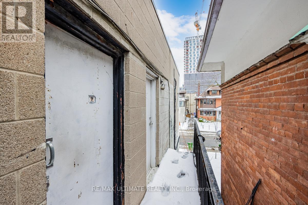 2nd Fl - 617a Bloor Street W, Toronto, Ontario  M6G 1K8 - Photo 23 - C13119434