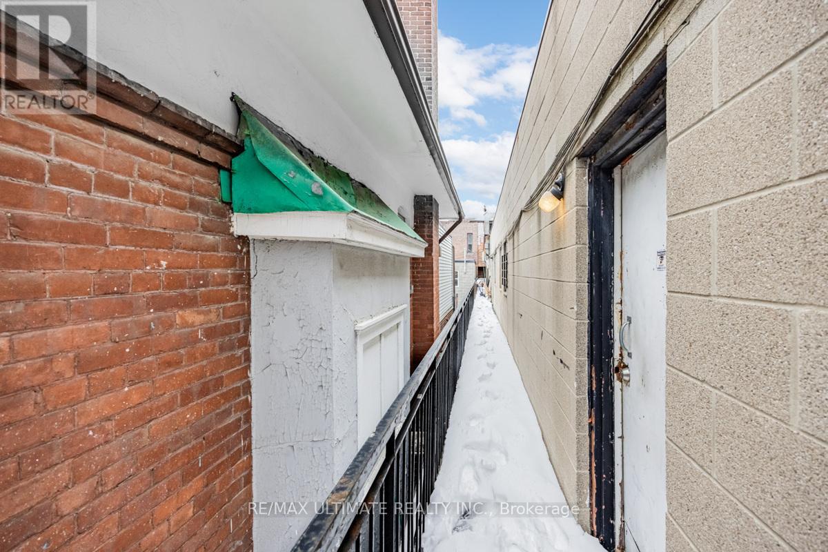 2nd Fl - 617a Bloor Street W, Toronto, Ontario  M6G 1K8 - Photo 24 - C13119434