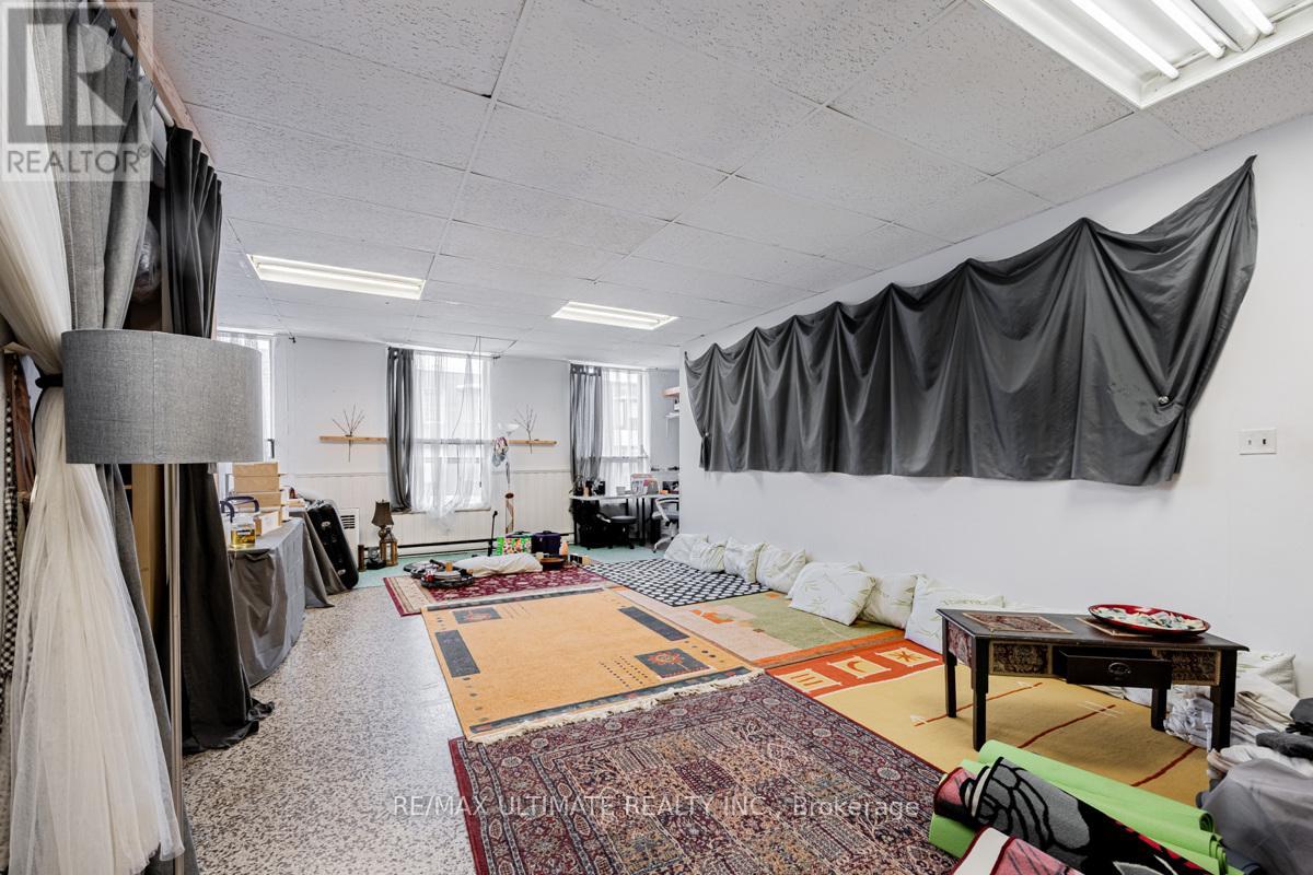 2nd Fl - 617a Bloor Street W, Toronto, Ontario  M6G 1K8 - Photo 8 - C13119434