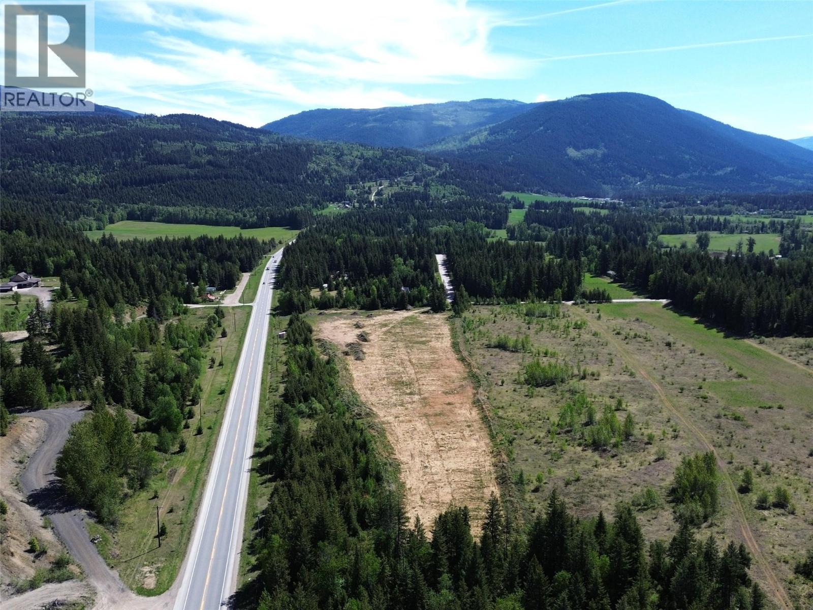 640e Yellowhead Highway, Clearwater, British Columbia  V0E 1N1 - Photo 3 - 10387253