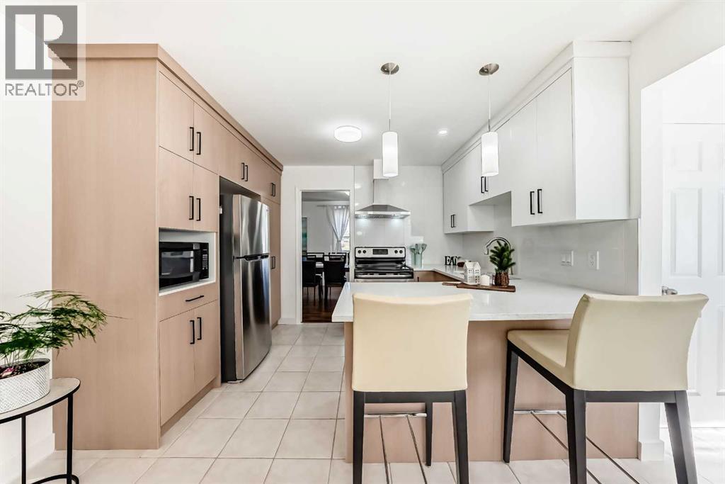 451 Huntbourne Hill Ne, Calgary, Alberta  T2K 5G7 - Photo 3 - A2307579
