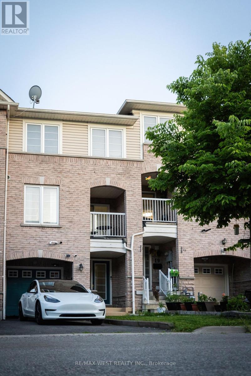 17 Thornharrold Street, Ajax, Ontario  L1S 0B5 - Photo 1 - E13119364