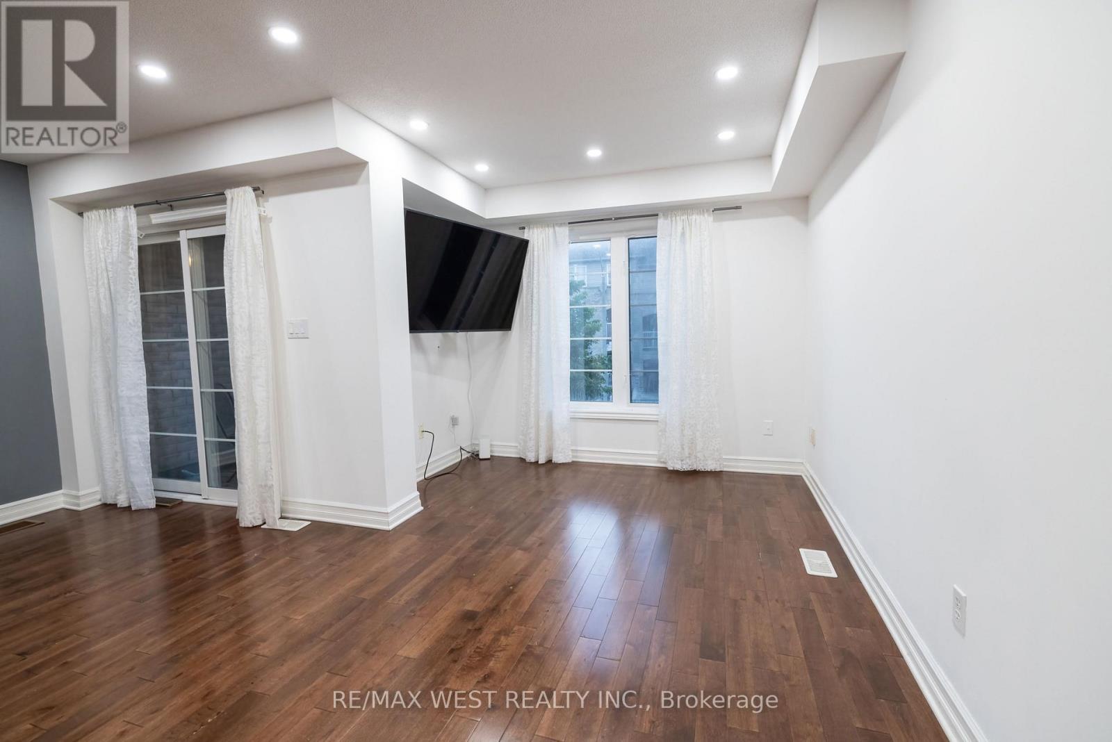 17 Thornharrold Street, Ajax, Ontario  L1S 0B5 - Photo 5 - E13119364