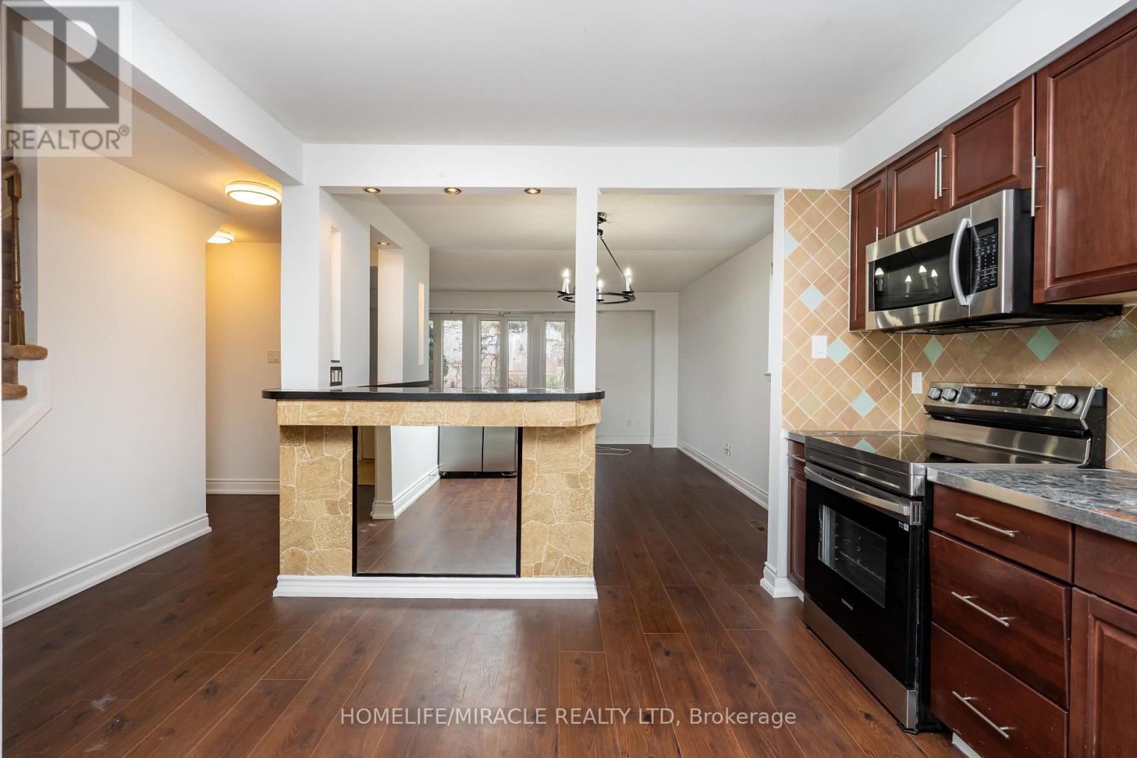 37 Banner Crescent, Ajax, Ontario  L1S 3S8 - Photo 9 - E13119430