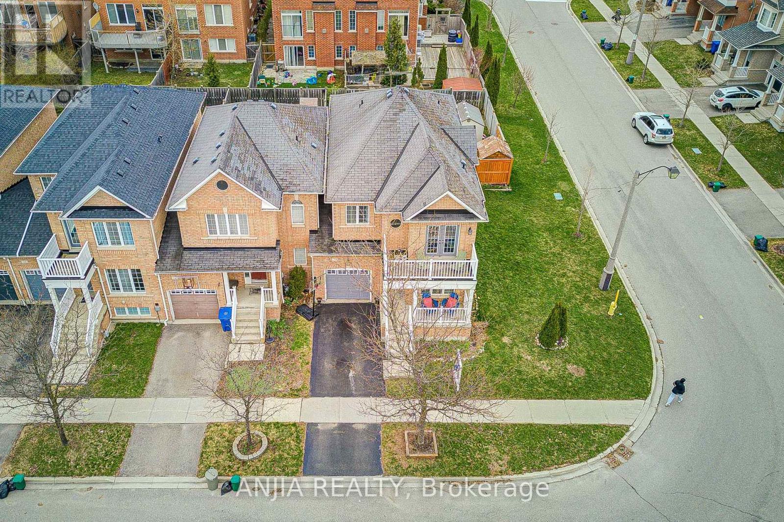 26 Firbank Lane, Whitchurch-Stouffville, Ontario  L4A 0K9 - Photo 3 - N13119458