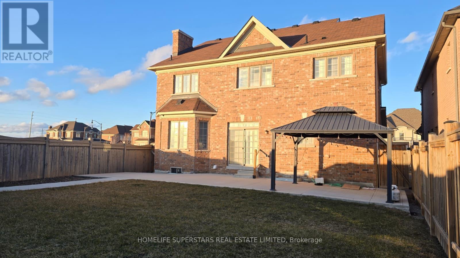 126 Martin Byrne Drive, Brampton, Ontario  L6P 4C7 - Photo 4 - W13119436
