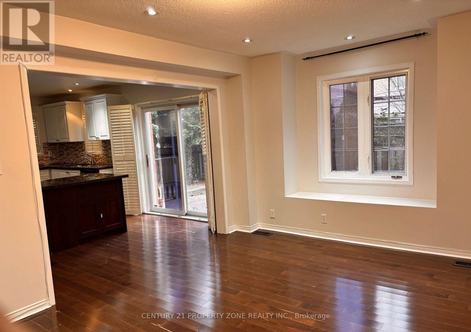 2201 Crestmont Drive, Oakville, Ontario  L6M 5A7 - Photo 5 - W13119444