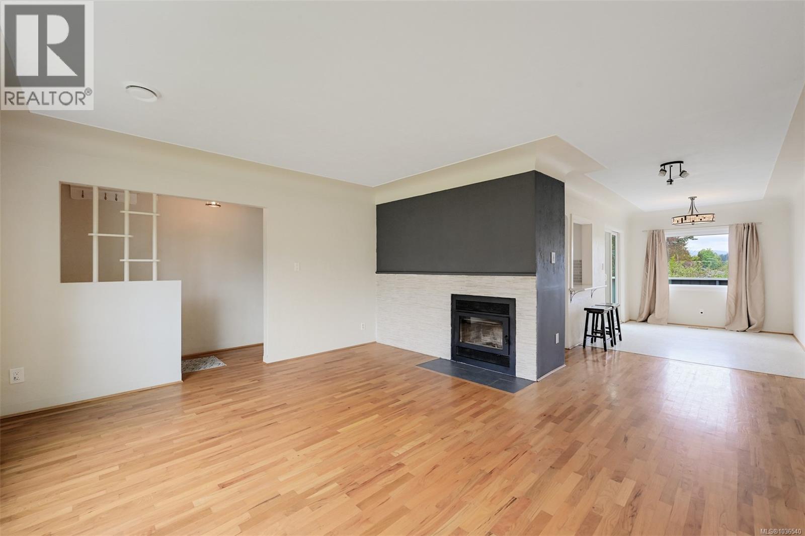 3746 Seaton St, Saanich, British Columbia  V8X 3W4 - Photo 8 - 1036540
