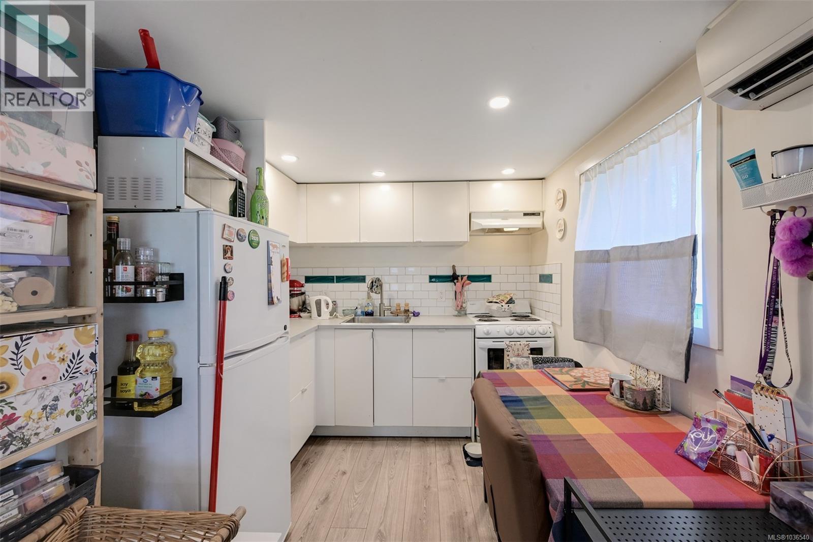 3746 Seaton St, Saanich, British Columbia  V8X 3W4 - Photo 30 - 1036540