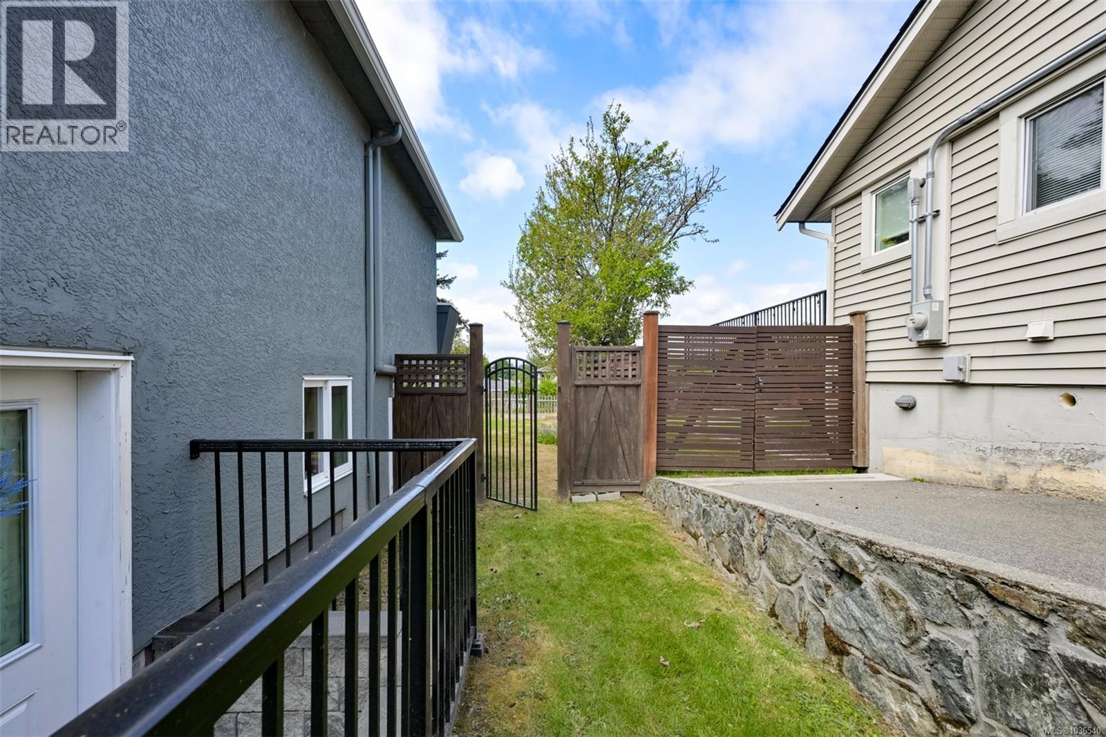 3746 Seaton St, Saanich, British Columbia  V8X 3W4 - Photo 40 - 1036540