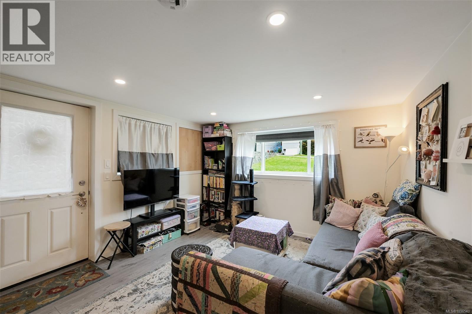 3746 Seaton St, Saanich, British Columbia  V8X 3W4 - Photo 31 - 1036540