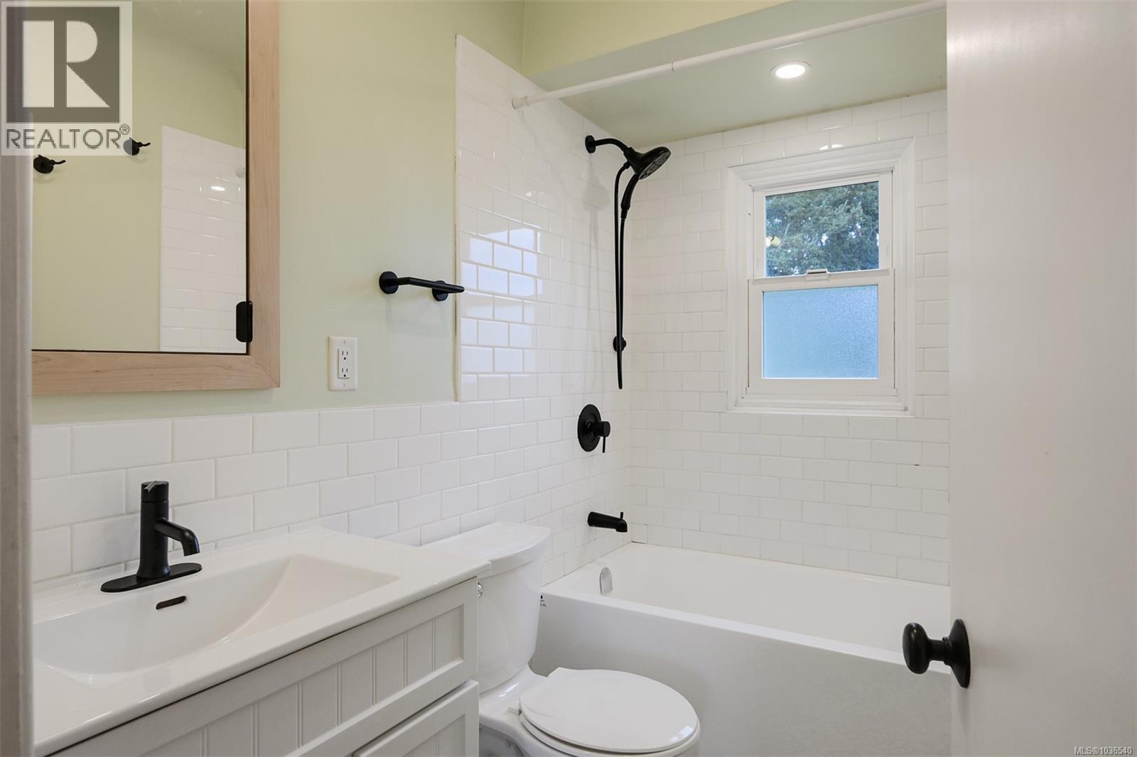 3746 Seaton St, Saanich, British Columbia  V8X 3W4 - Photo 24 - 1036540