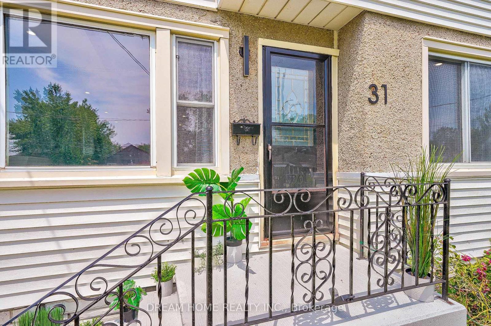31 Warren Road, St. Catharines, Ontario  L2P 1K7 - Photo 3 - X13119388