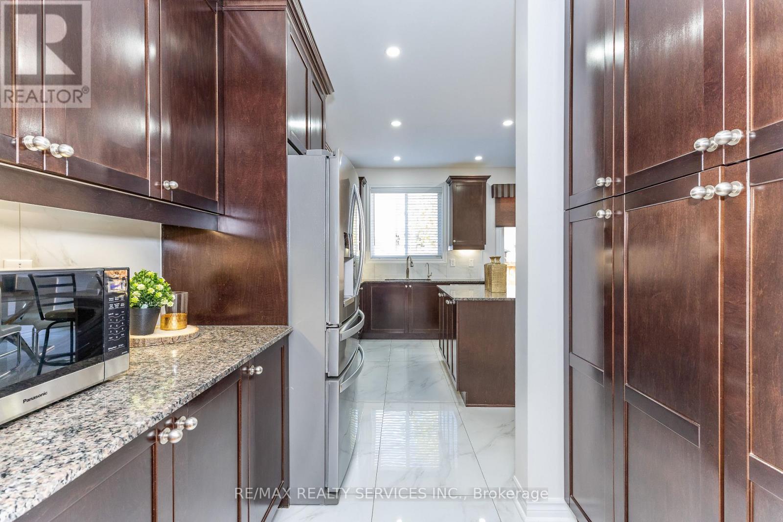 22 Berryfield Way, Brampton, Ontario  L6R 0Y2 - Photo 12 - W13118306