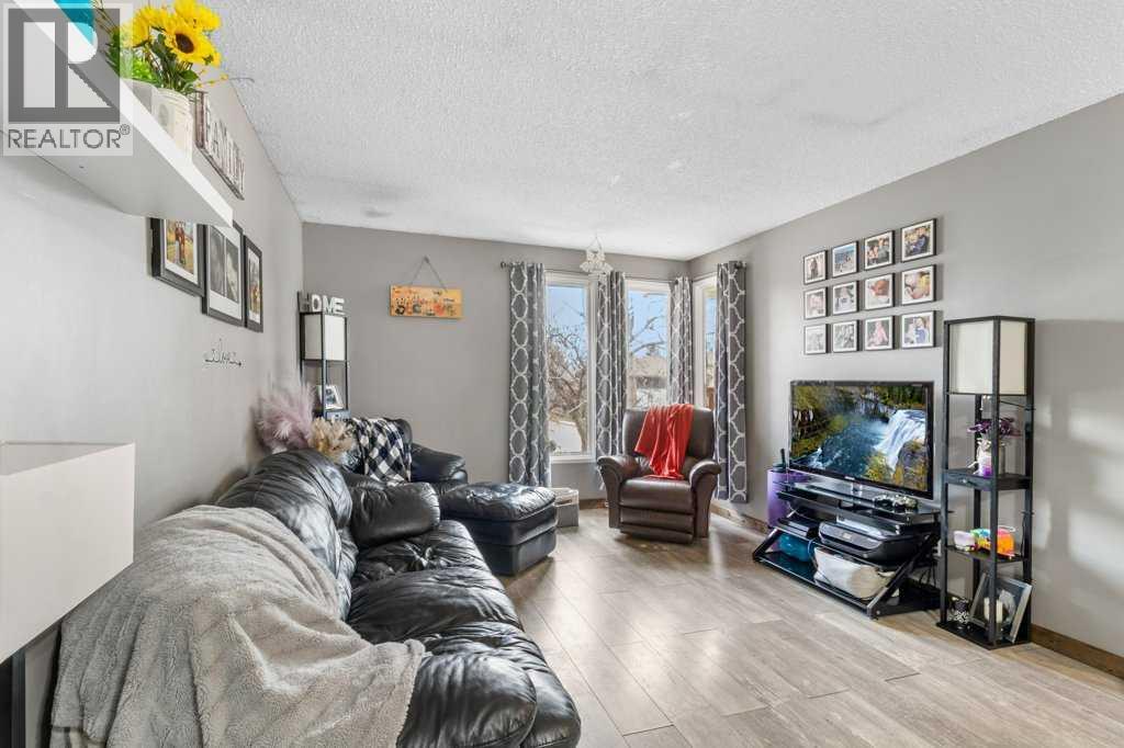 10 Chappel Drive, Red Deer, Alberta  T4P 2R8 - Photo 6 - A2301137