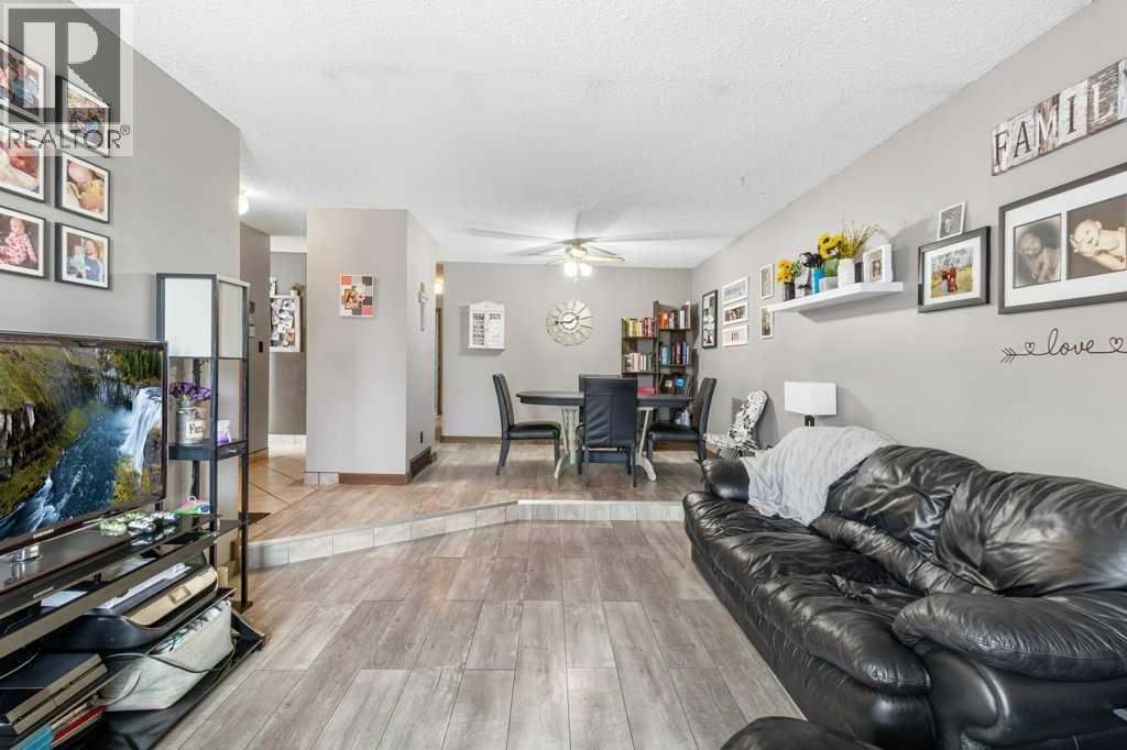 10 Chappel Drive, Red Deer, Alberta  T4P 2R8 - Photo 5 - A2301137
