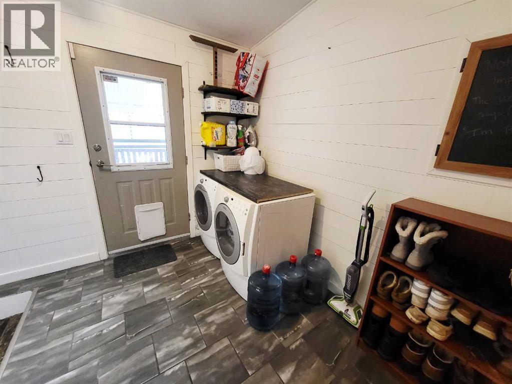 422 7th Avenue, Beaverlodge, Alberta  T0H 0C0 - Photo 16 - A2309514