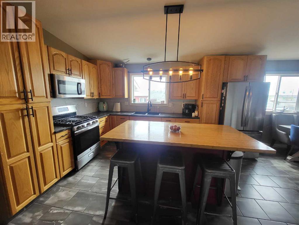 422 7th Avenue, Beaverlodge, Alberta  T0H 0C0 - Photo 7 - A2309514