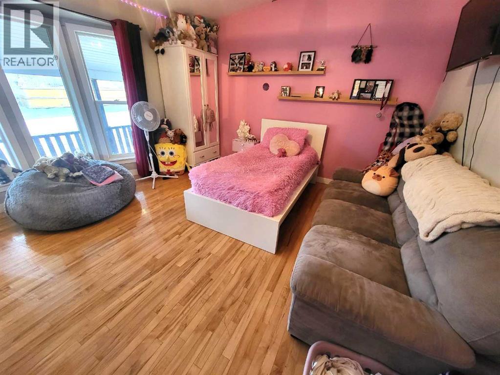 422 7th Avenue, Beaverlodge, Alberta  T0H 0C0 - Photo 13 - A2309514