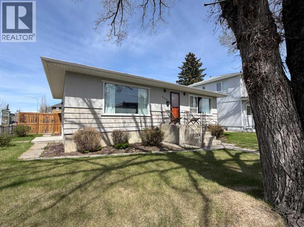2048 38 Avenue SW, Calgary, Alberta  T2T 2K4 - Photo 1 - A2301294