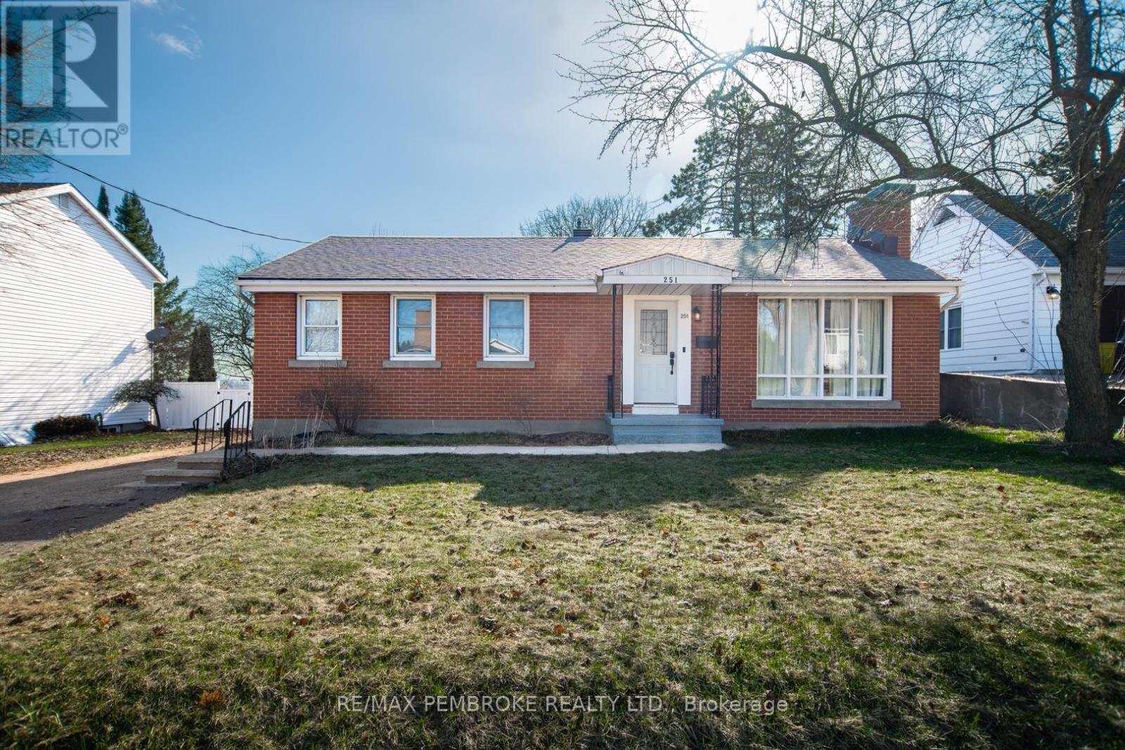 251 BROADVIEW DRIVE, pembroke, Ontario