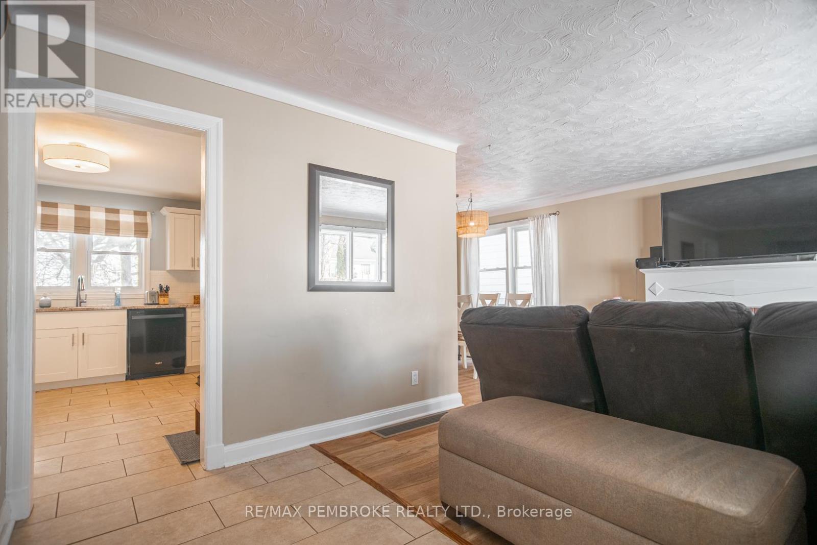 251 Broadview Drive, Pembroke, Ontario  K8A 2A1 - Photo 14 - X13119516