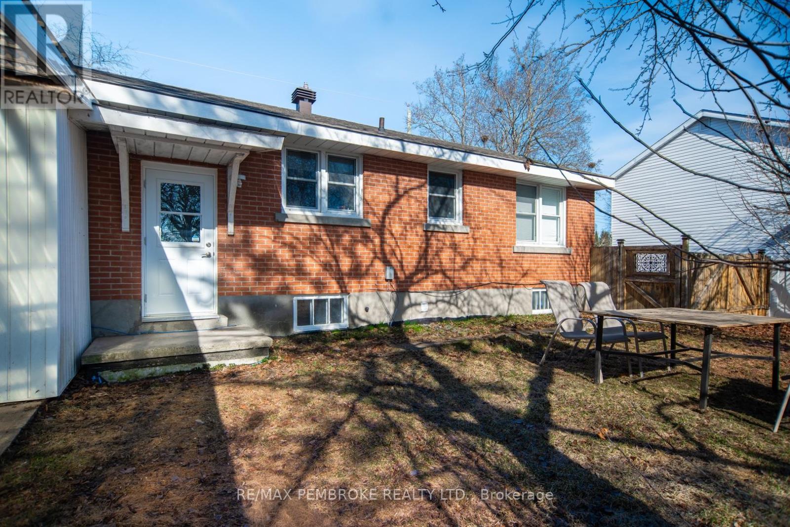 251 Broadview Drive, Pembroke, Ontario  K8A 2A1 - Photo 3 - X13119516