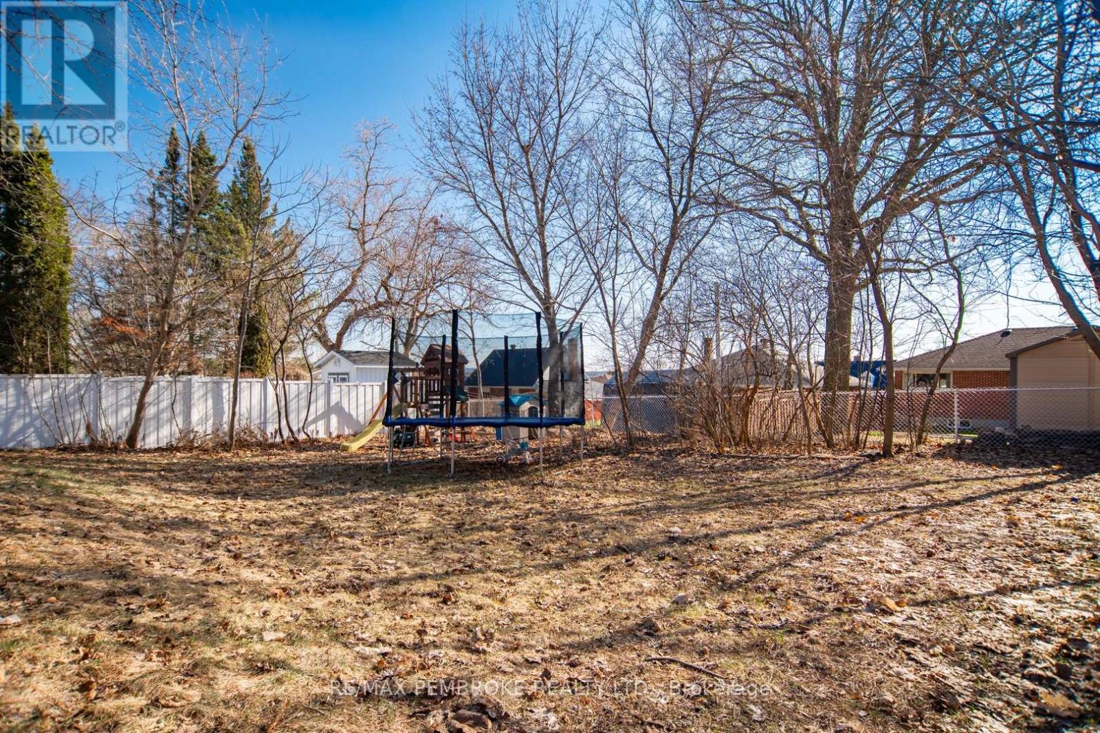 251 Broadview Drive, Pembroke, Ontario  K8A 2A1 - Photo 6 - X13119516