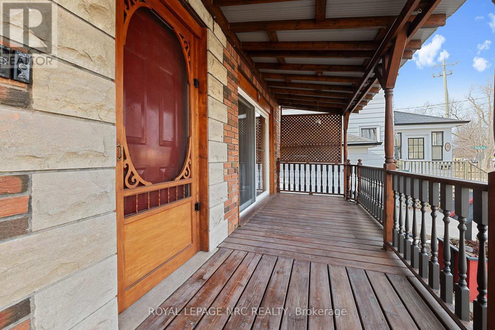 87 York Street, St. Catharines, Ontario  L2R 6E1 - Photo 2 - X13119534
