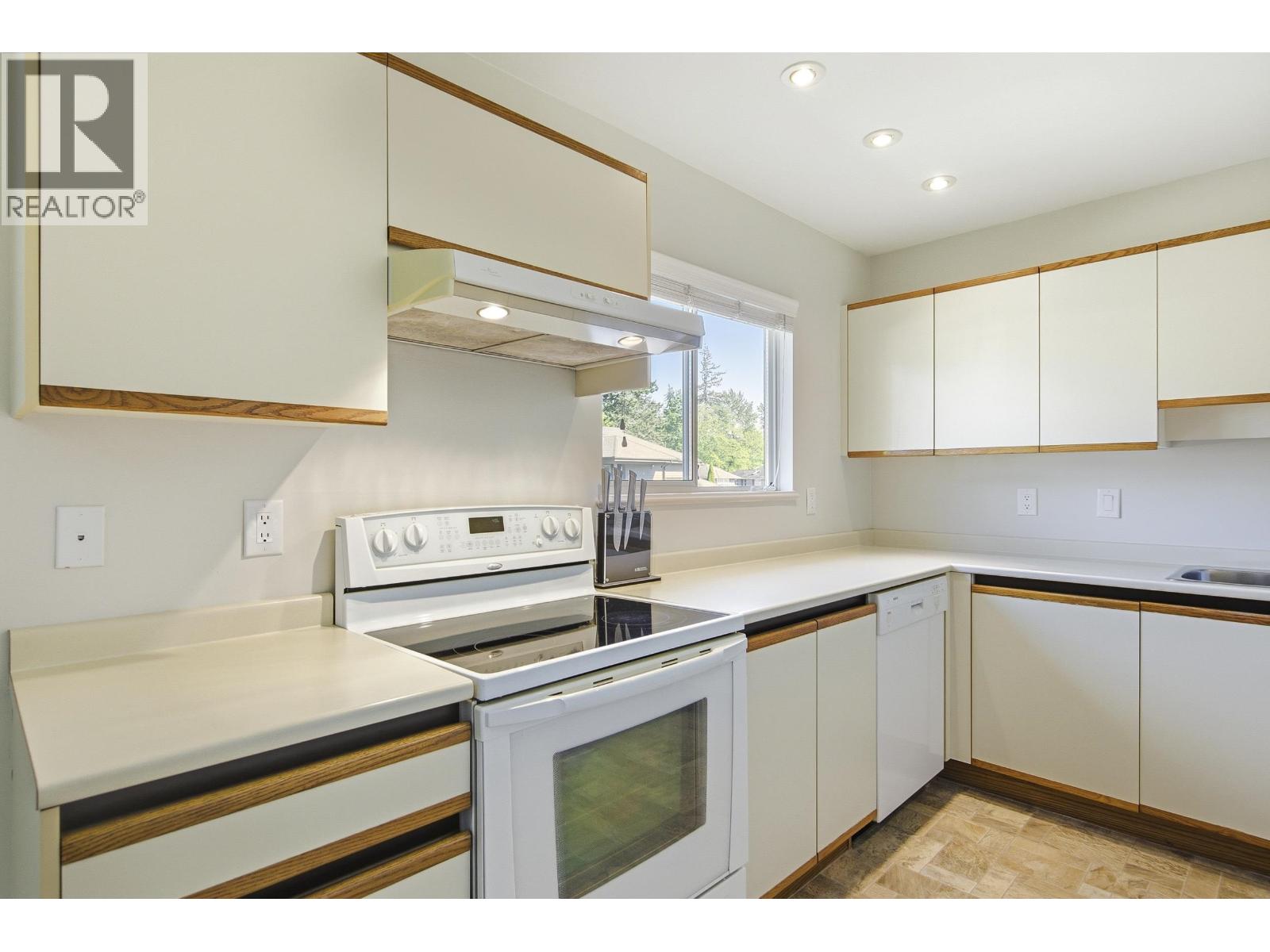 836 Roche Point Drive, North Vancouver, British Columbia  V7H 2T9 - Photo 9 - R3122892