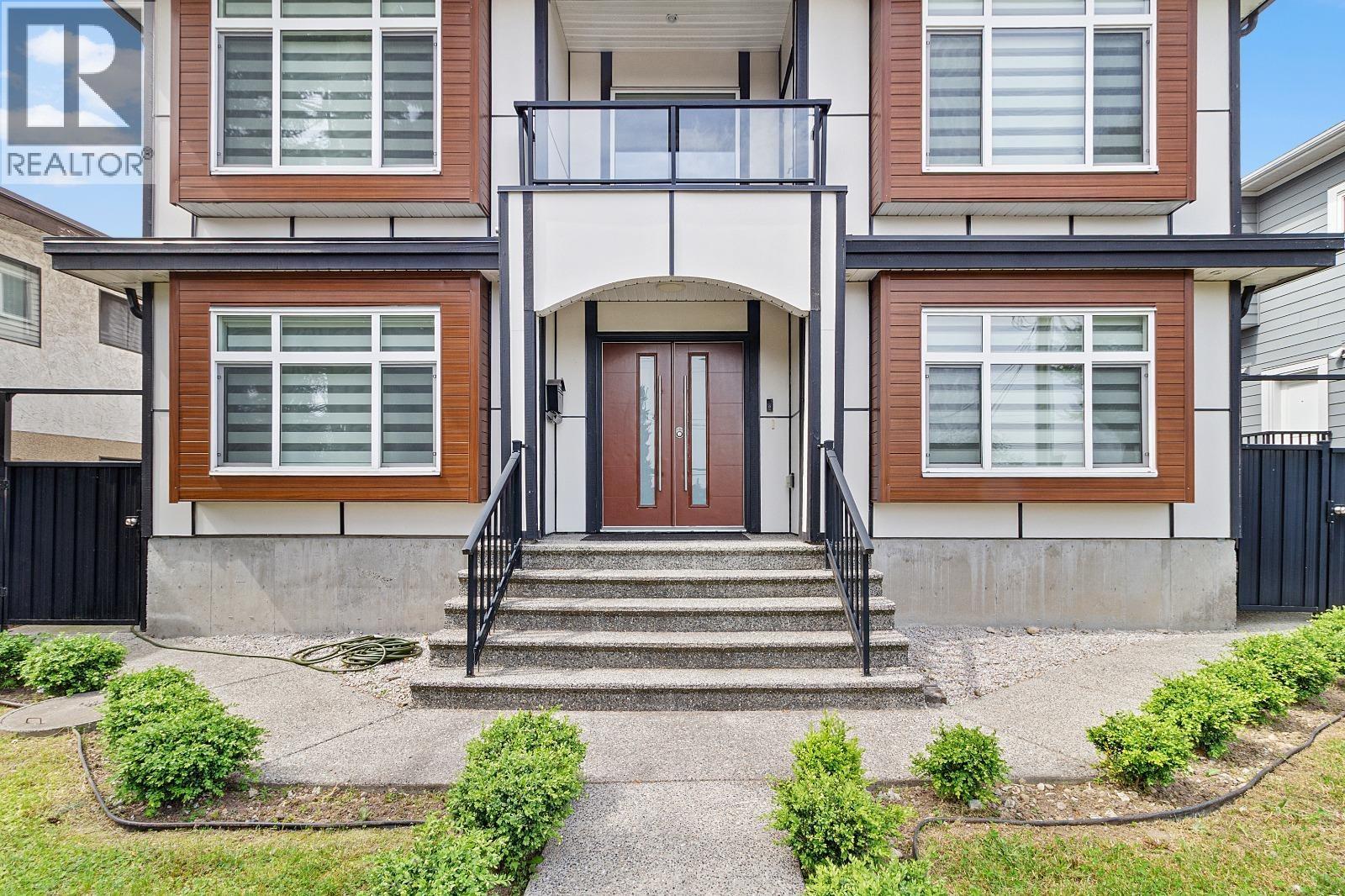 8175 10th Avenue, Burnaby, British Columbia  V3N 2S5 - Photo 2 - R3122850