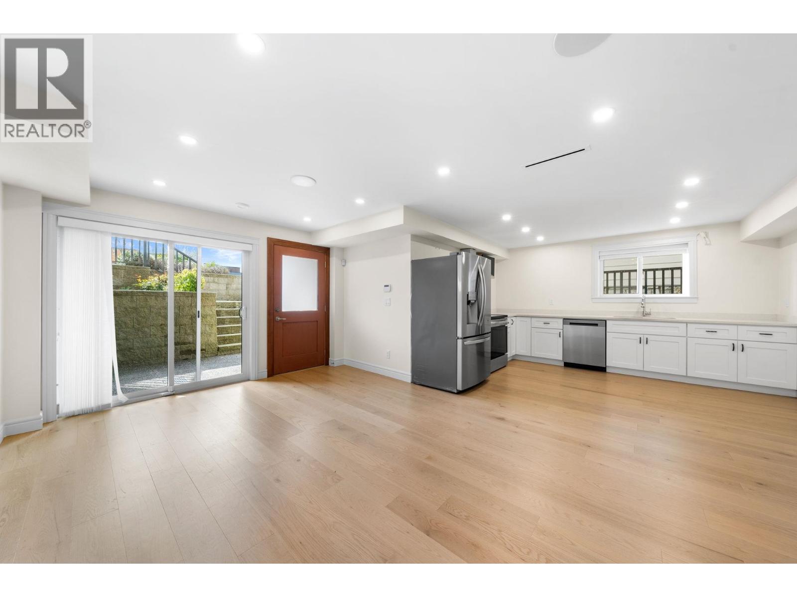 462 W 14th Street, North Vancouver, British Columbia  V7M 1P7 - Photo 34 - R3122904
