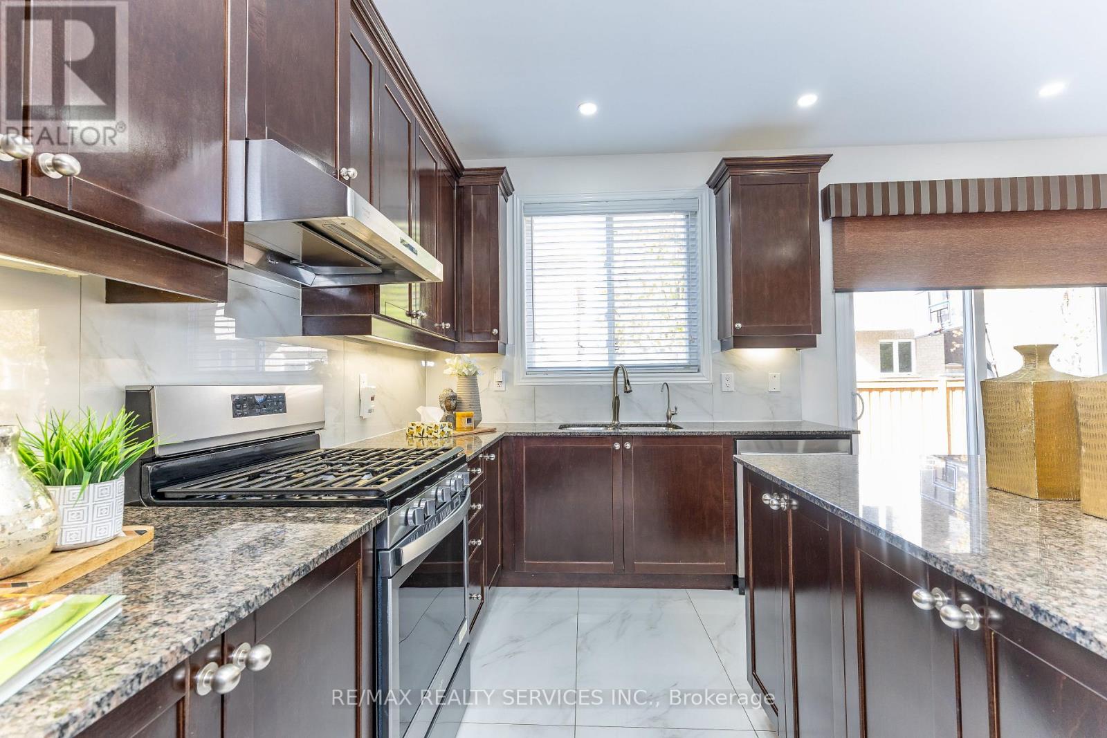 22 Berryfield Way, Brampton, Ontario  L6R 0Y2 - Photo 14 - W13118306