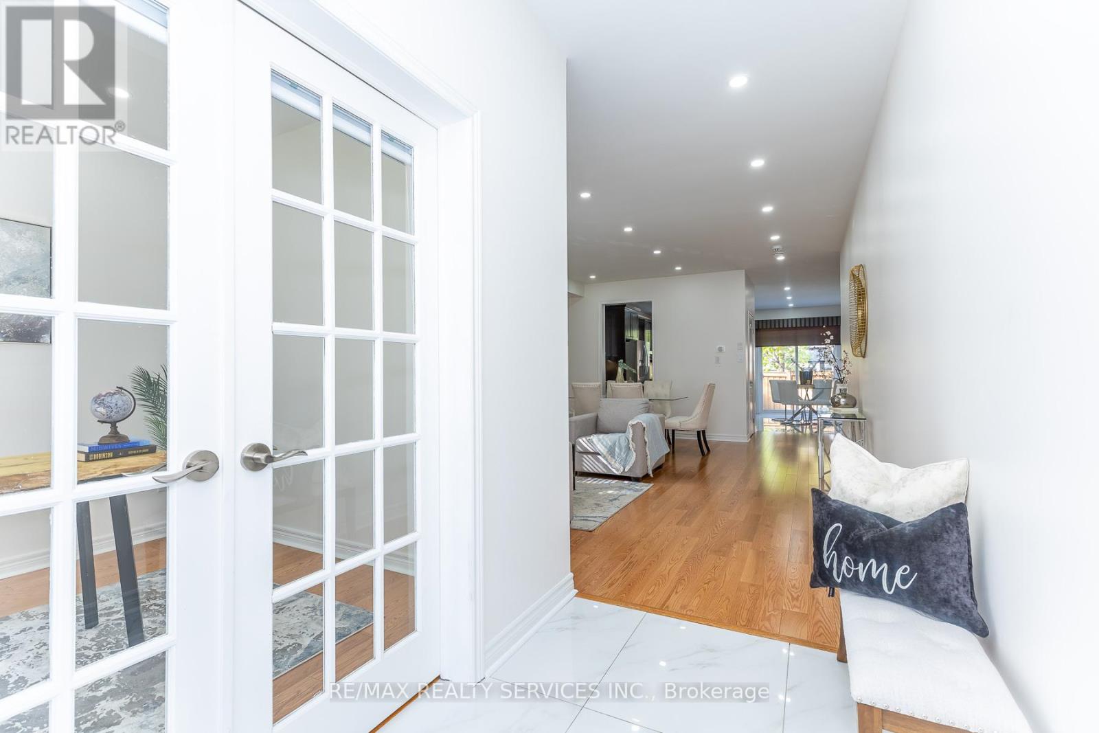 22 Berryfield Way, Brampton, Ontario  L6R 0Y2 - Photo 4 - W13118306