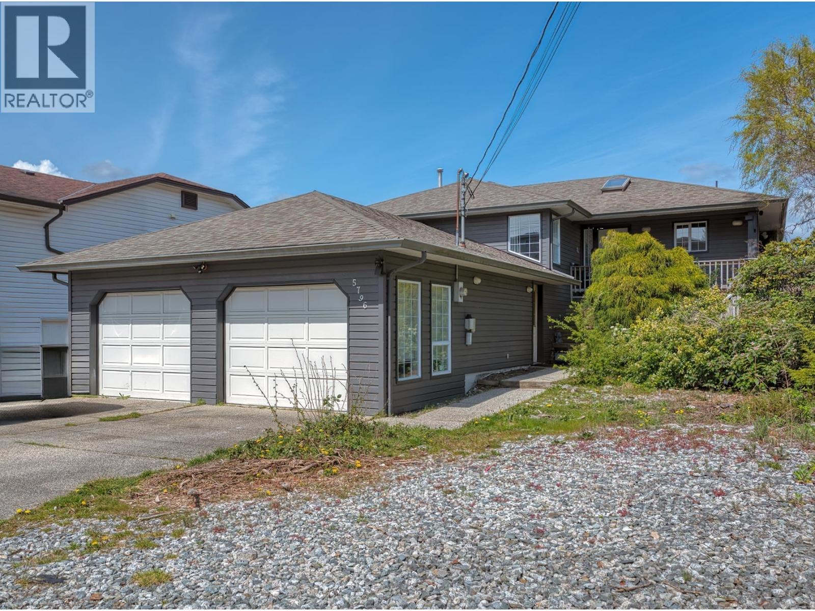 5796 Trail Avenue, Sechelt, British Columbia  V7Z 0L8 - Photo 3 - R3114356