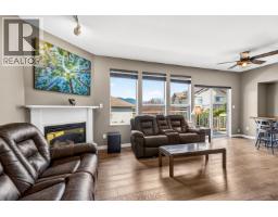 5796 TRAIL AVENUE, Sechelt, British Columbia