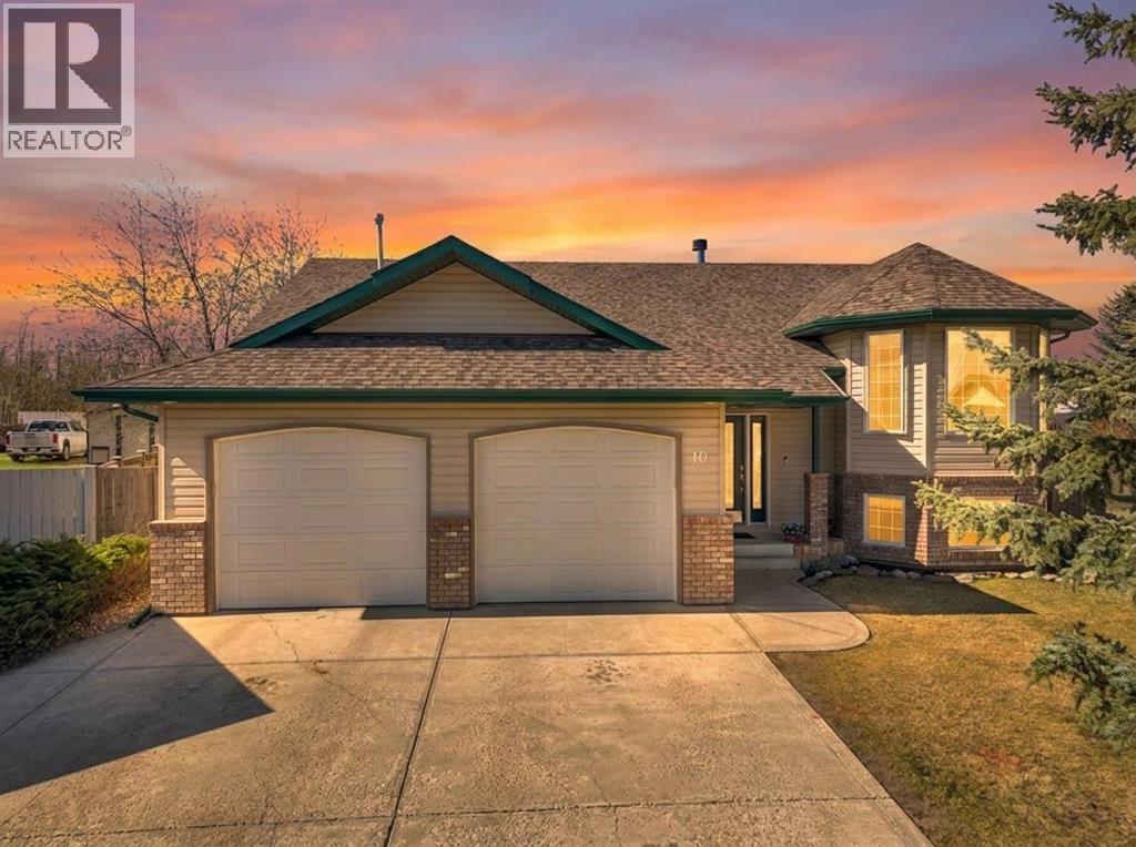 10 Fern Close, Sylvan Lake, Alberta  T4S 1Y5 - Photo 1 - A2310236