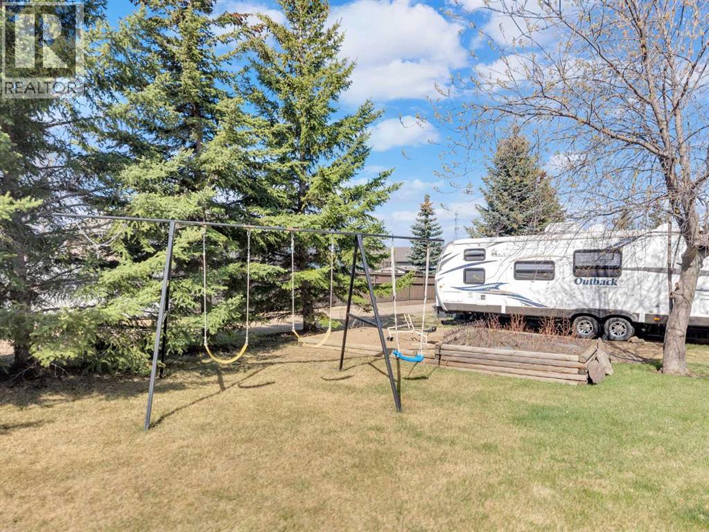 10 Fern Close, Sylvan Lake, Alberta  T4S 1Y5 - Photo 3 - A2310236