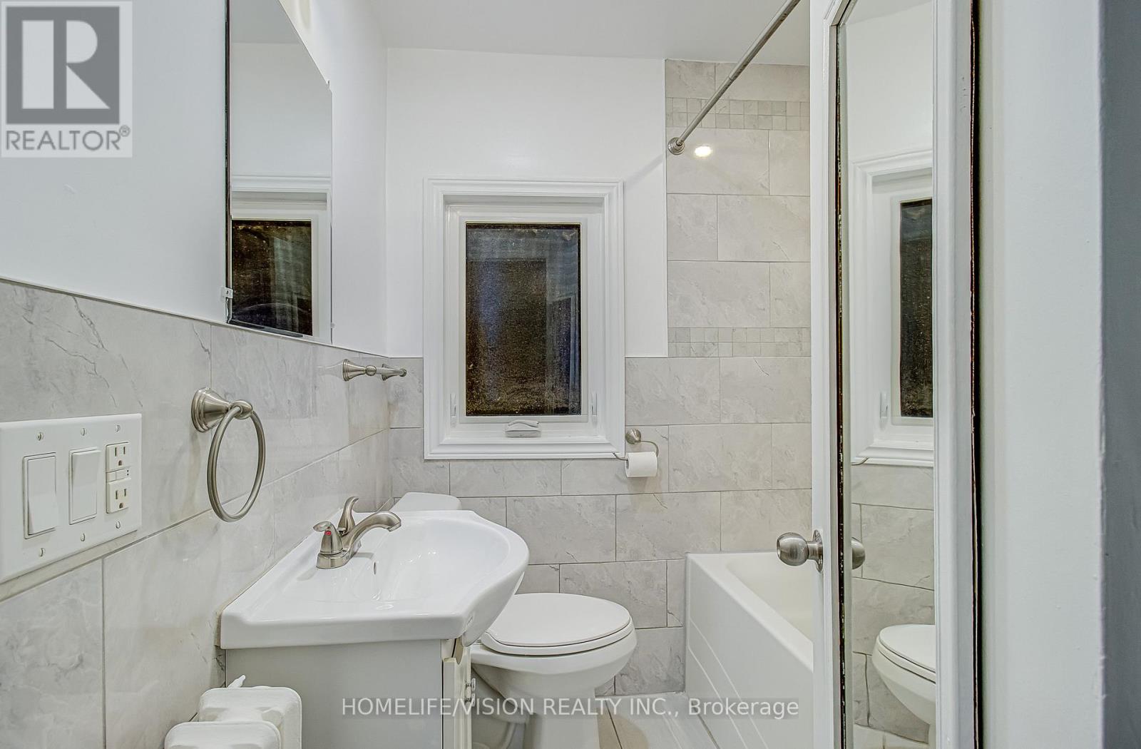 1 - 238 Glebemount Avenue, Toronto, Ontario  M4C 3V2 - Photo 13 - E13107942