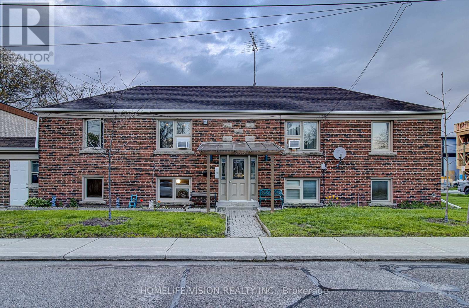 1 - 238 Glebemount Avenue, Toronto, Ontario  M4C 3V2 - Photo 2 - E13107942