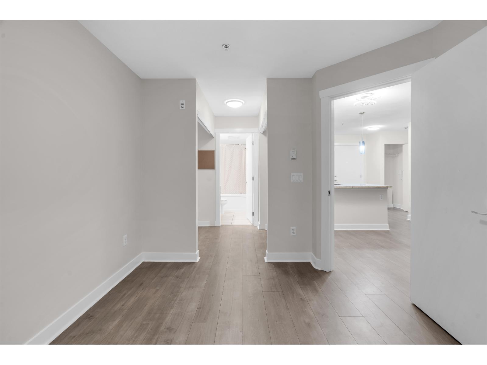 211 13555 Gateway Drive, Surrey, British Columbia  V3T 0B5 - Photo 8 - R3121711