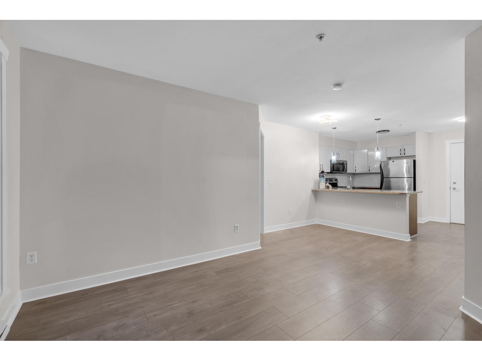 211 13555 Gateway Drive, Surrey, British Columbia  V3T 0B5 - Photo 6 - R3121711