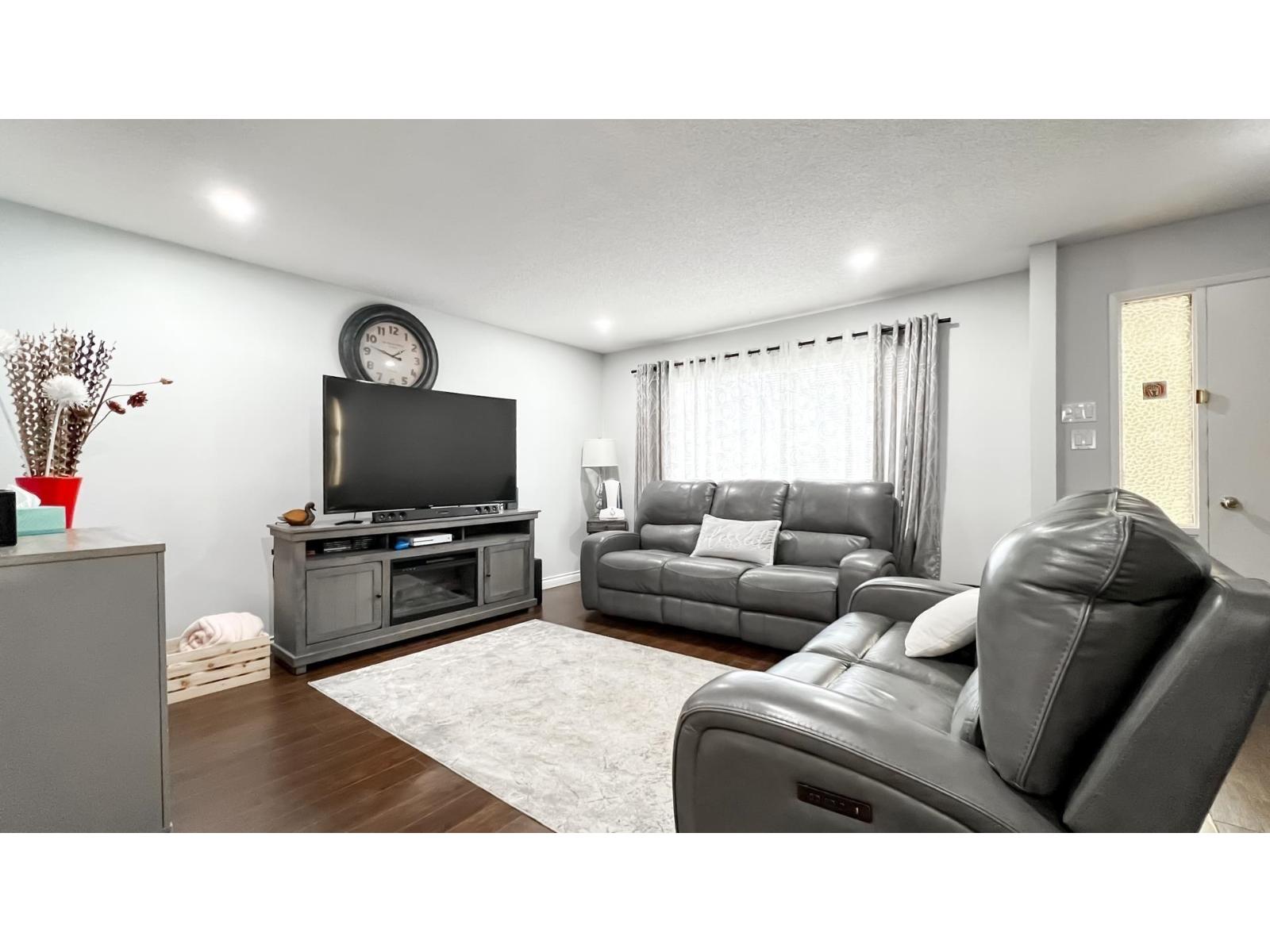 14096 66a Avenue, Surrey, British Columbia  V3W 6M4 - Photo 2 - R3122671